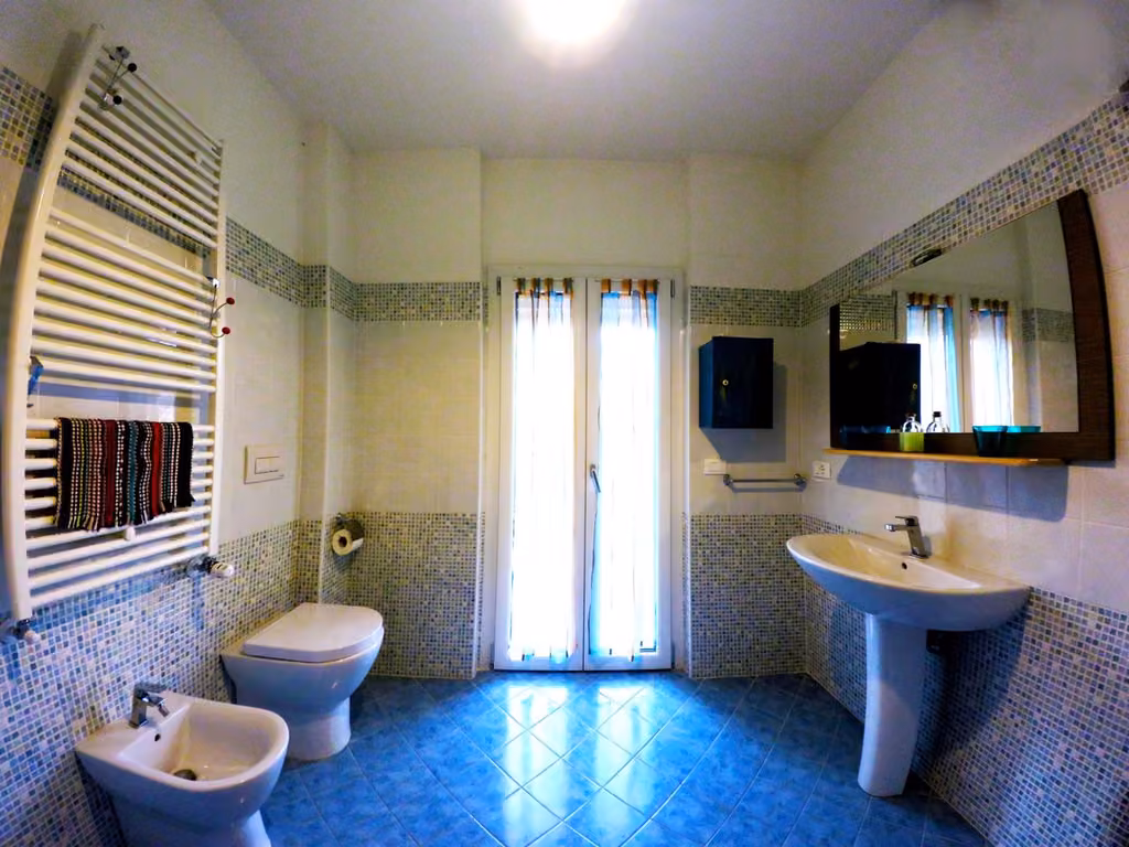 Bagno privato di una camera di Sweet Home a L'Aquila